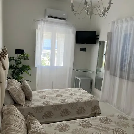 Oda ve Kahvaltı Bottari